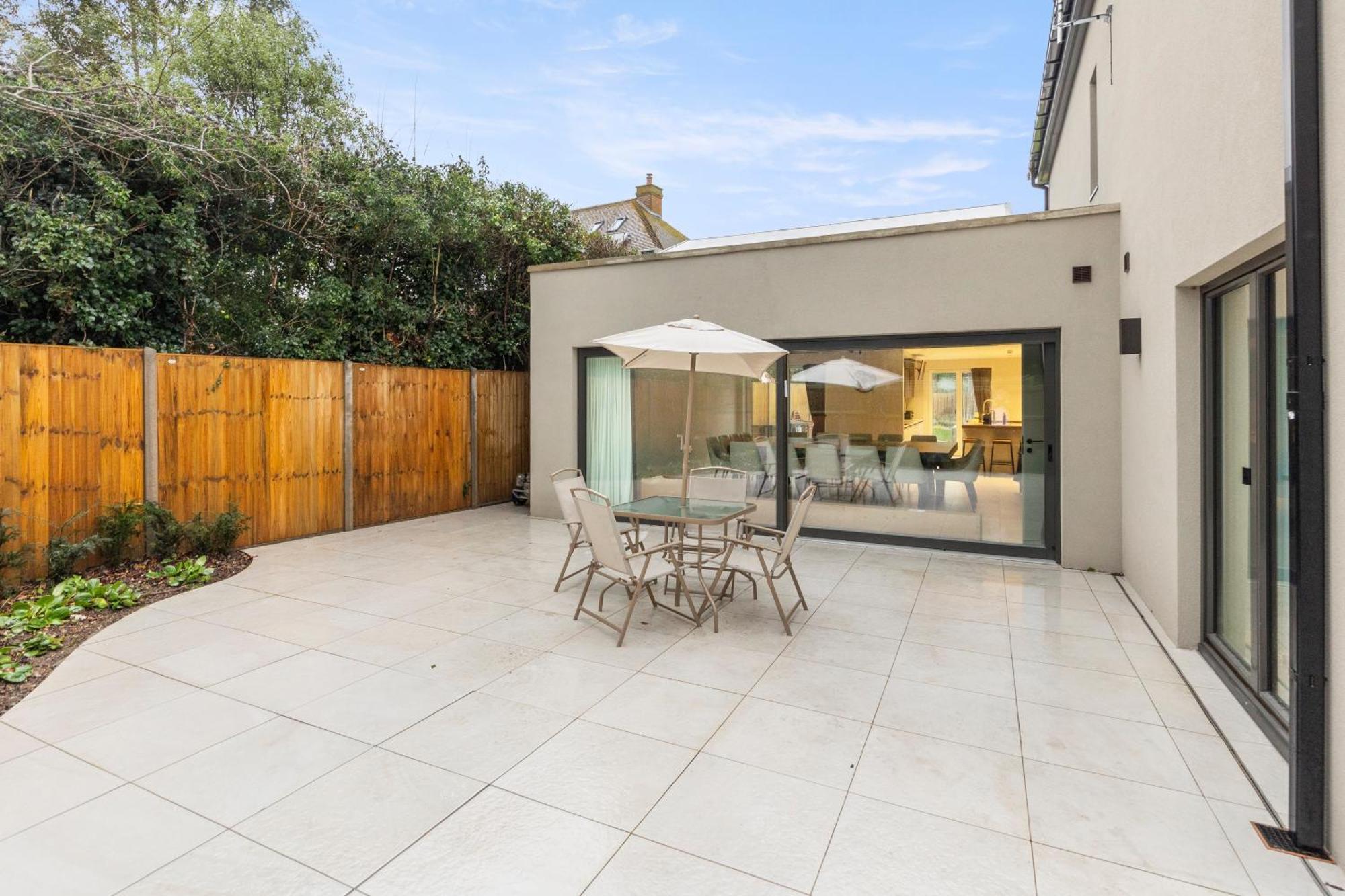 Holiday home Joy Lane Mansion, Luxe Stay, Poolside Fun & Comfort *