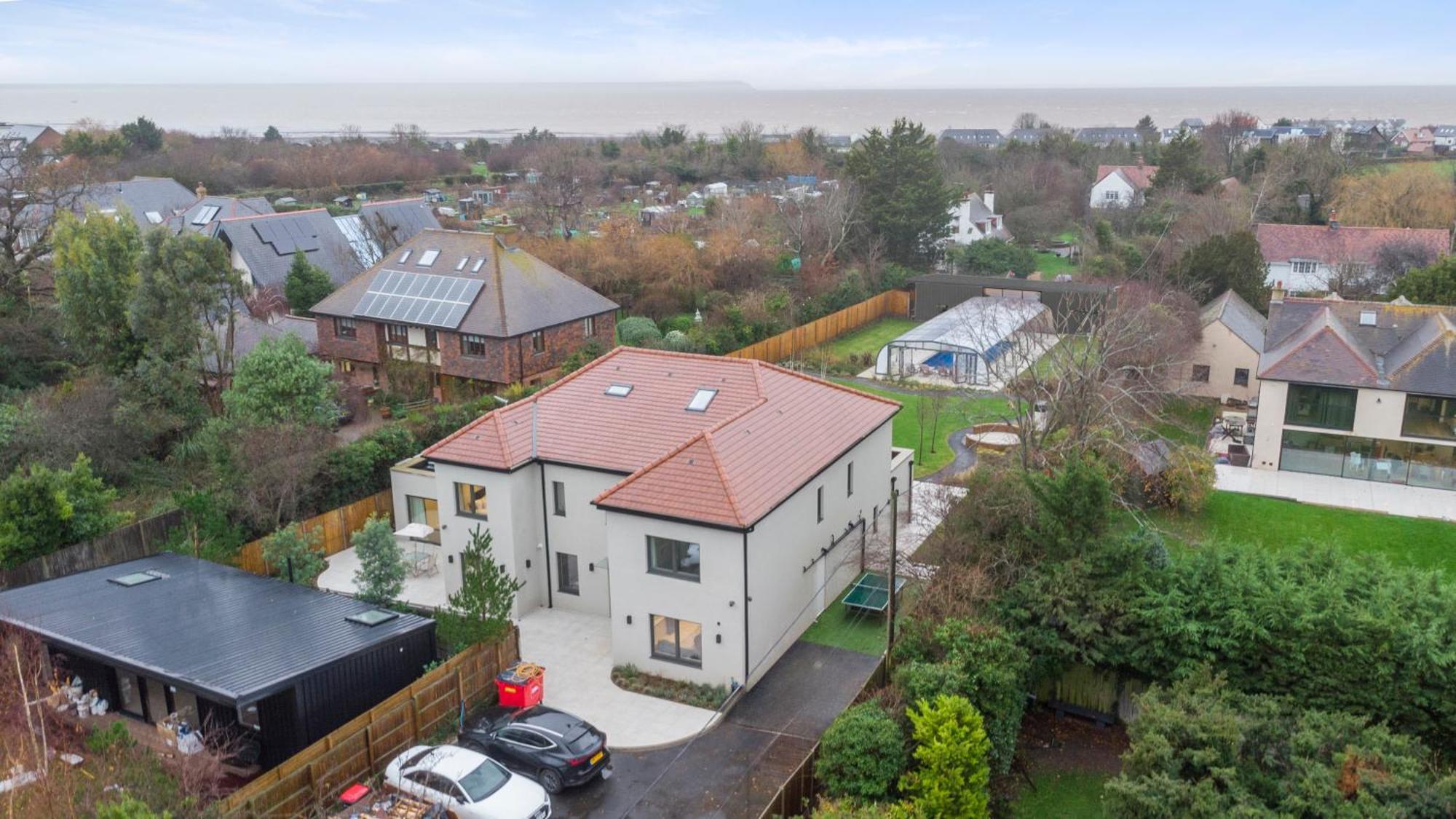 Joy Lane Mansion, Luxe Stay, Poolside Fun & Comfort Whitstable
