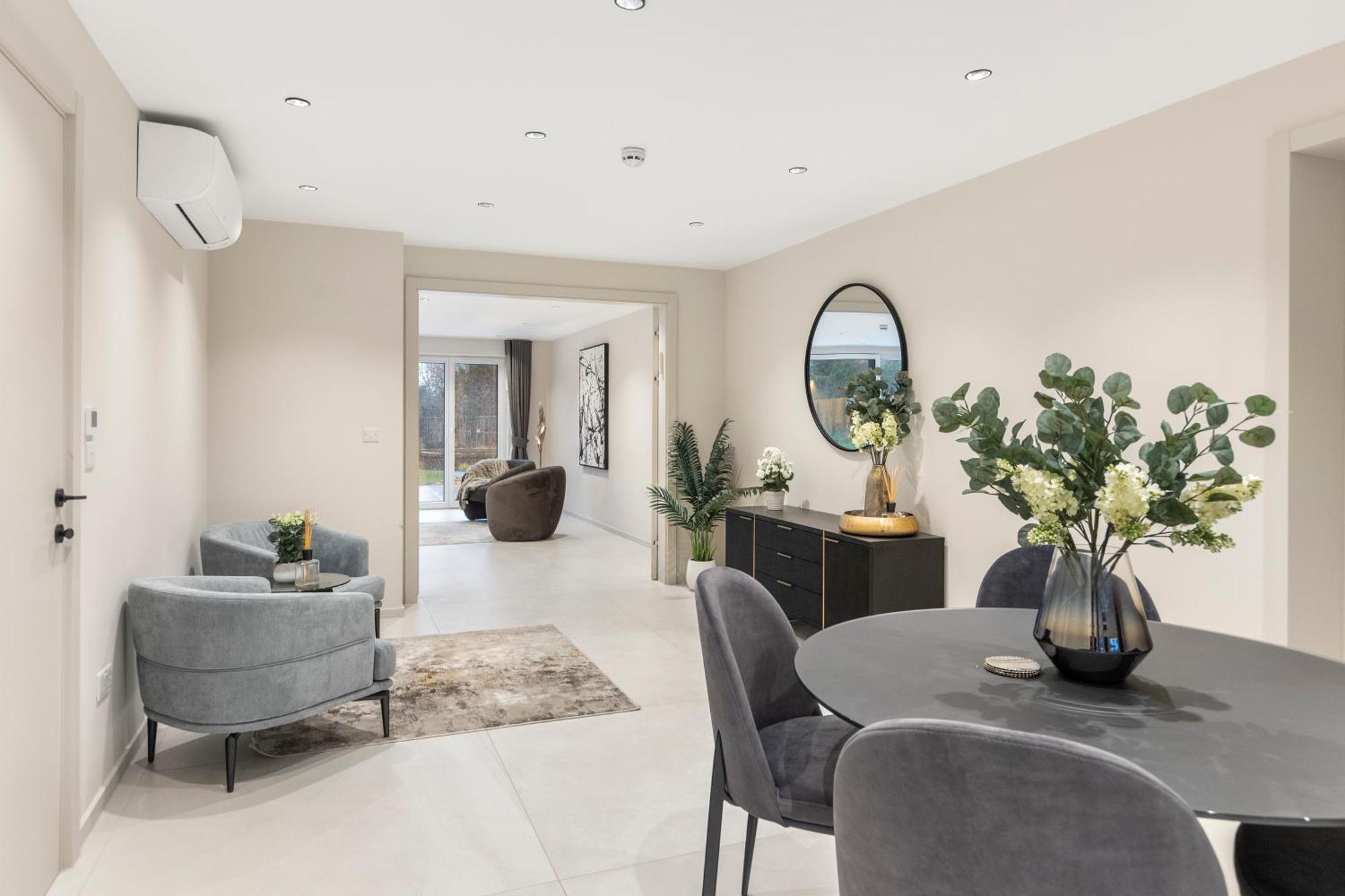 Holiday home Joy Lane Mansion, Luxe Stay, Poolside Fun & Comfort *