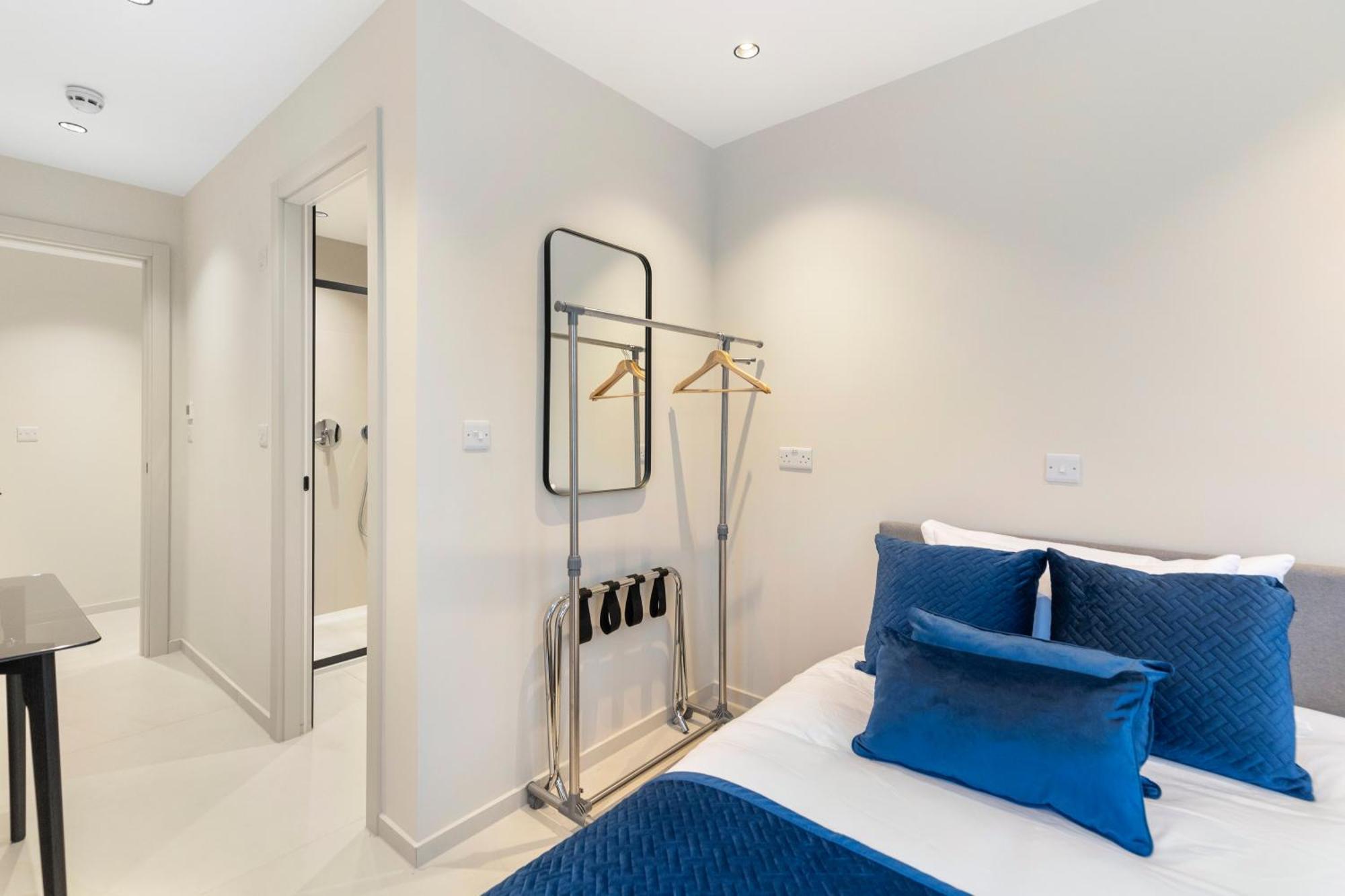 Holiday home Joy Lane Mansion, Luxe Stay, Poolside Fun & Comfort *