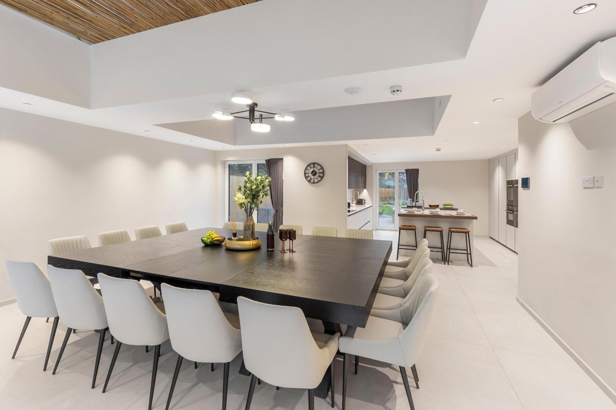 Joy Lane Mansion, Luxe Stay, Poolside Fun & Comfort Whitstable