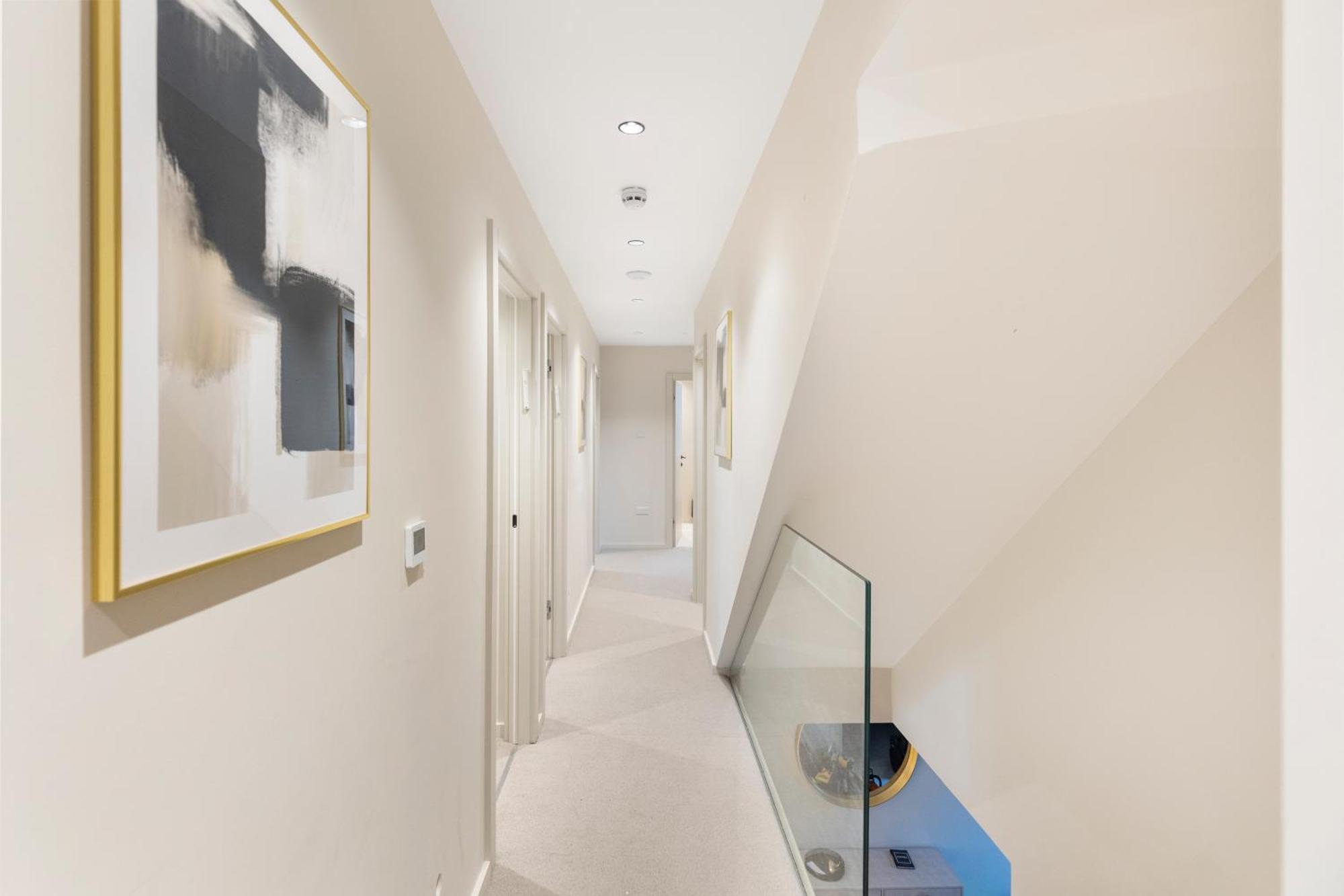 Joy Lane Mansion, Luxe Stay, Poolside Fun & Comfort *