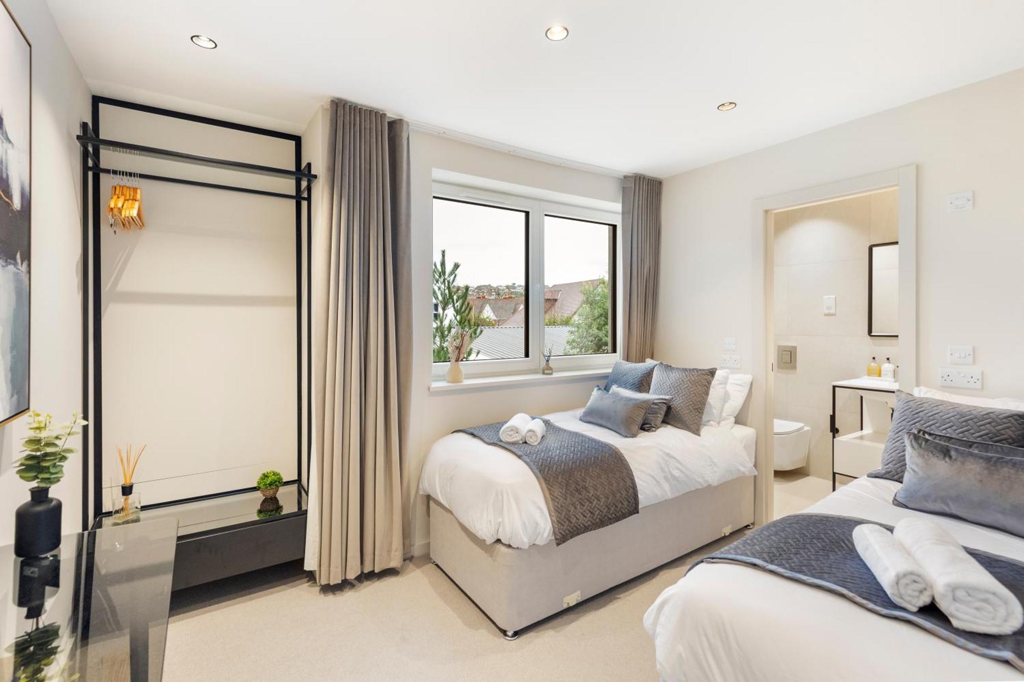 Joy Lane Mansion, Luxe Stay, Poolside Fun & Comfort Holiday home Whitstable