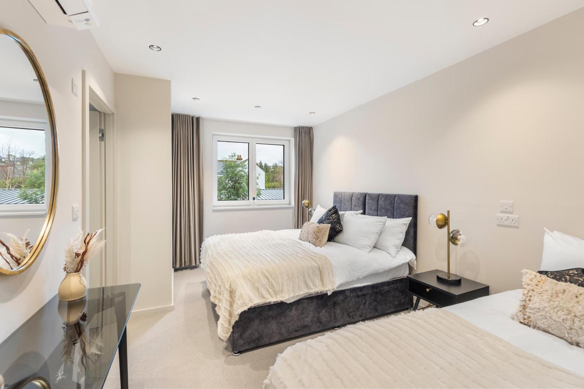 Joy Lane Mansion, Luxe Stay, Poolside Fun & Comfort Holiday home Whitstable
