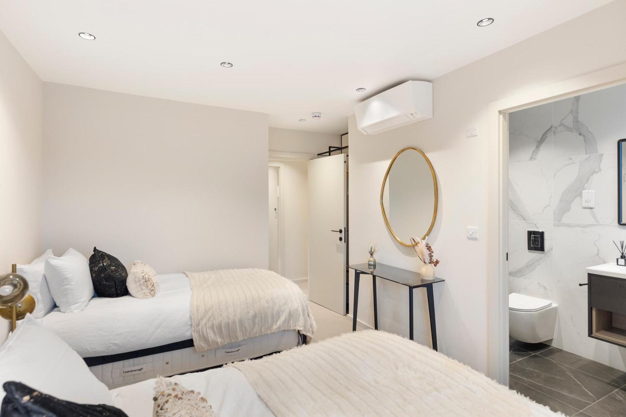 Joy Lane Mansion, Luxe Stay, Poolside Fun & Comfort * Whitstable