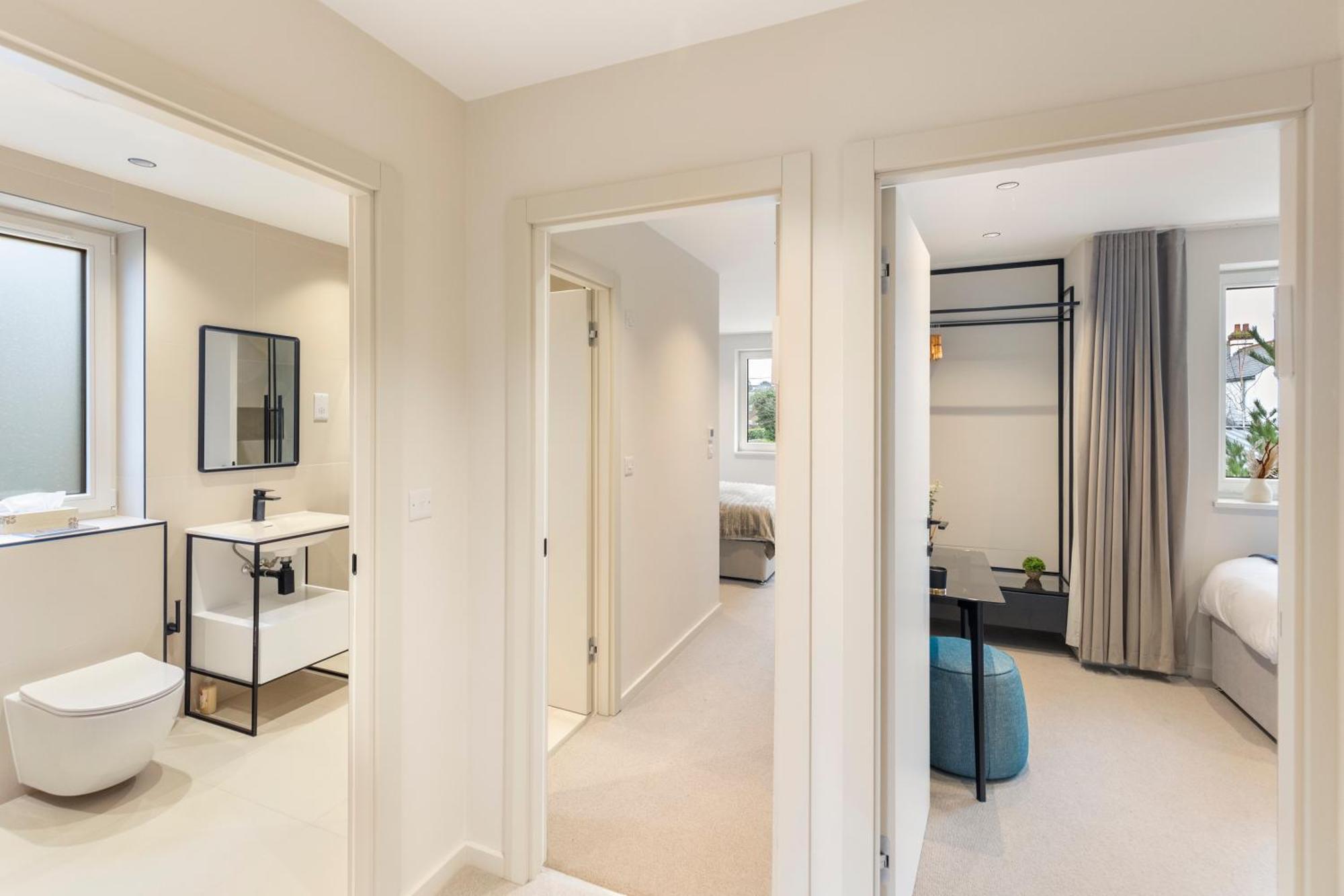 Joy Lane Mansion, Luxe Stay, Poolside Fun & Comfort Holiday home