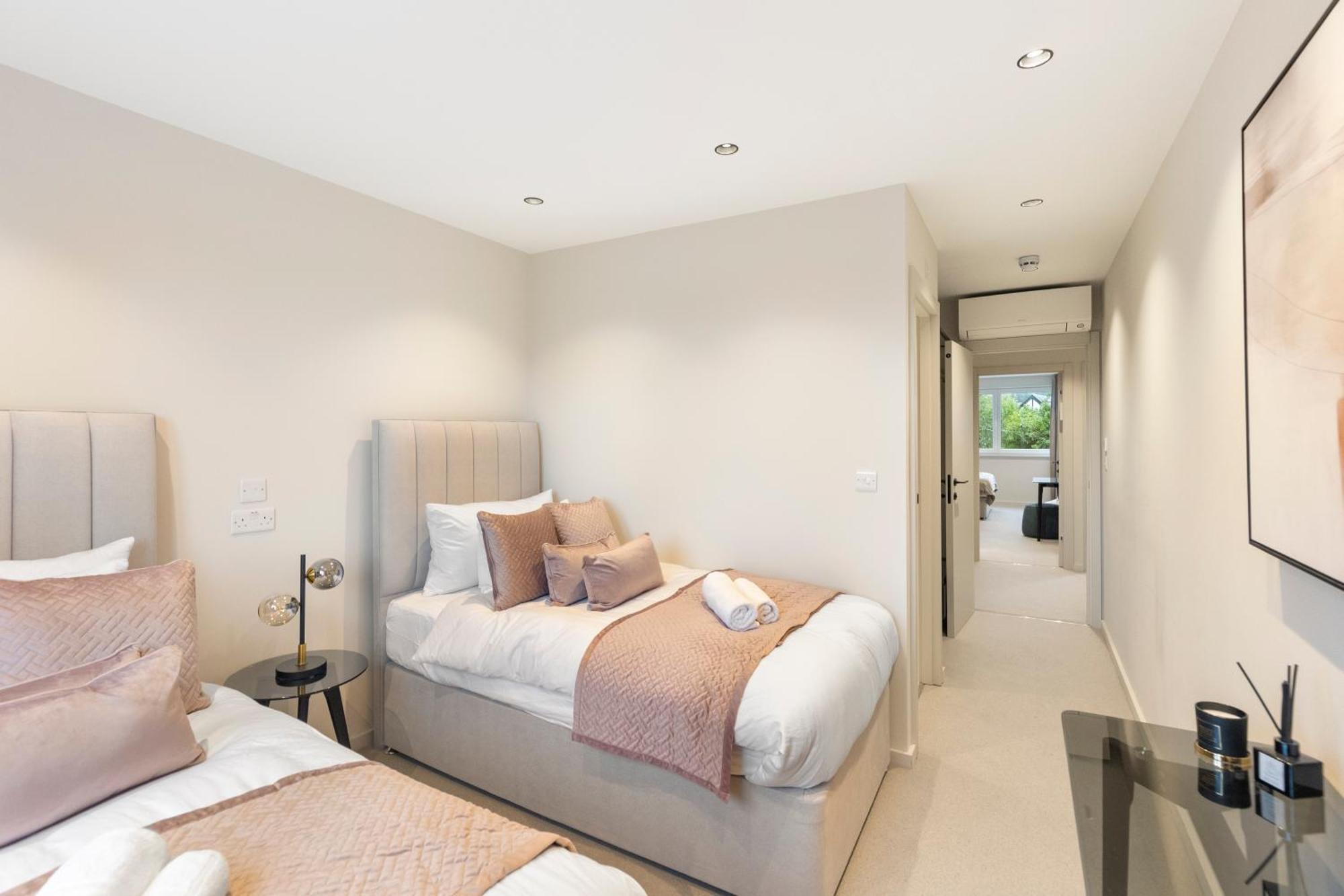 Joy Lane Mansion, Luxe Stay, Poolside Fun & Comfort Holiday home Whitstable