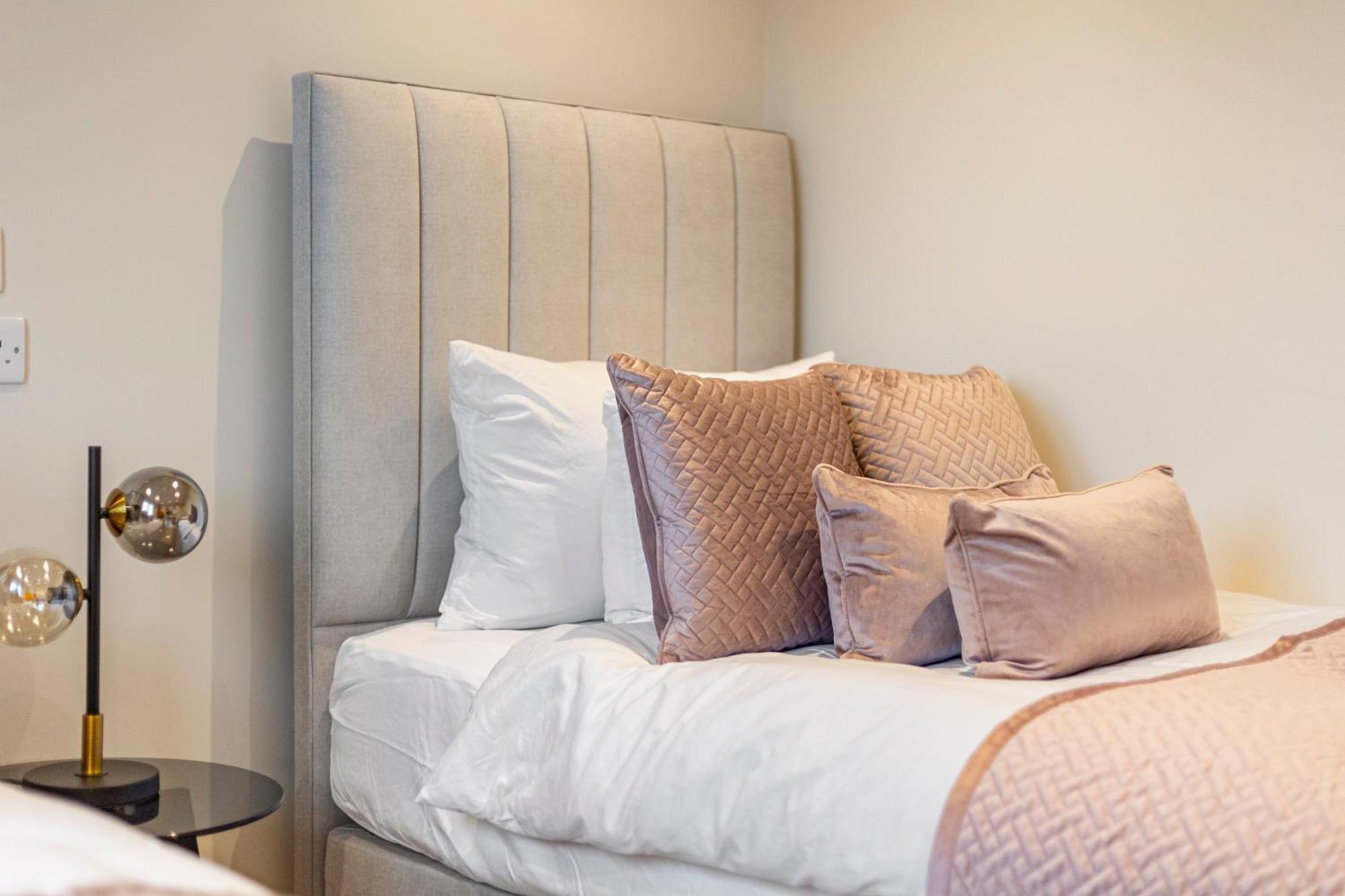 Joy Lane Mansion, Luxe Stay, Poolside Fun & Comfort Holiday home Whitstable