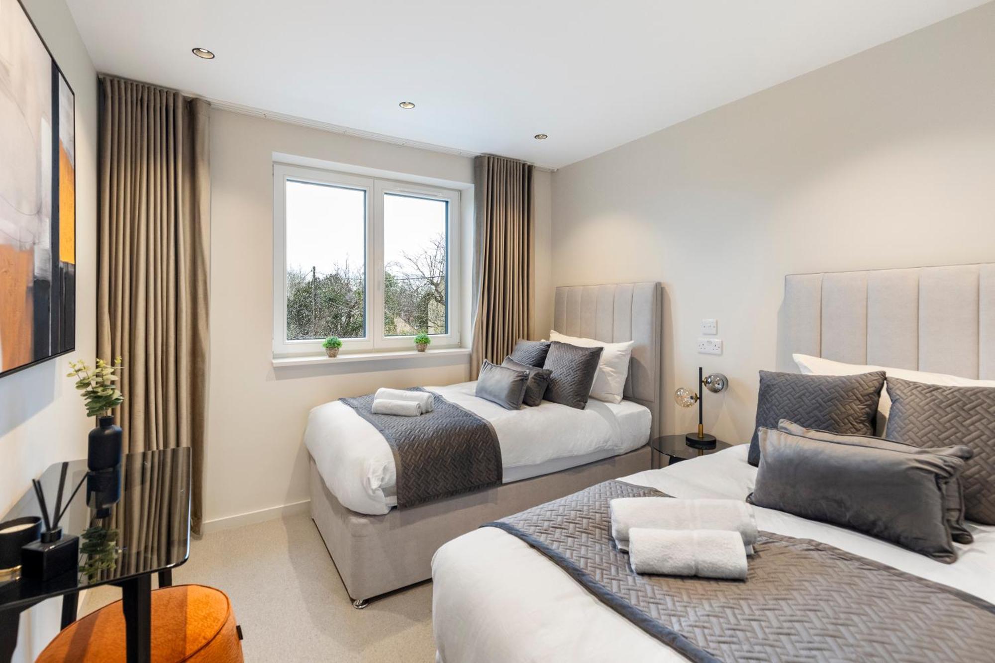 Joy Lane Mansion, Luxe Stay, Poolside Fun & Comfort Holiday home *
