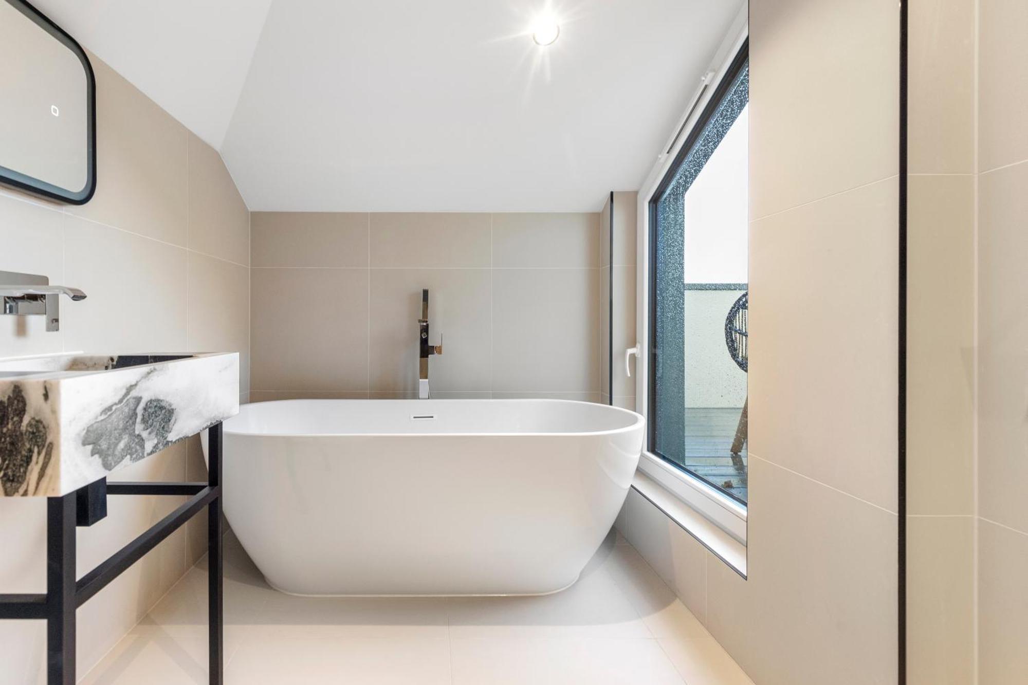 Joy Lane Mansion, Luxe Stay, Poolside Fun & Comfort Whitstable