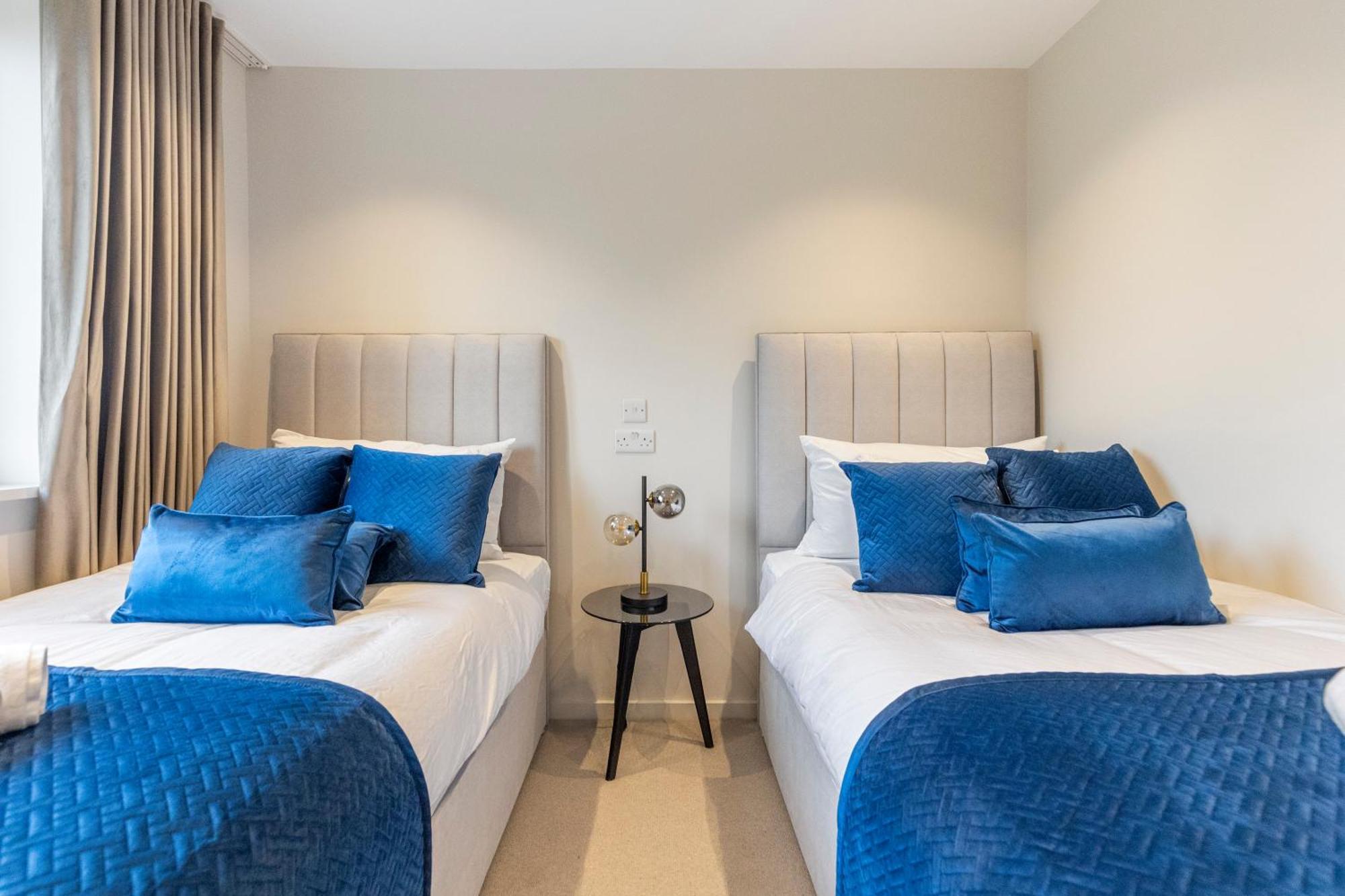 Joy Lane Mansion, Luxe Stay, Poolside Fun & Comfort * Whitstable