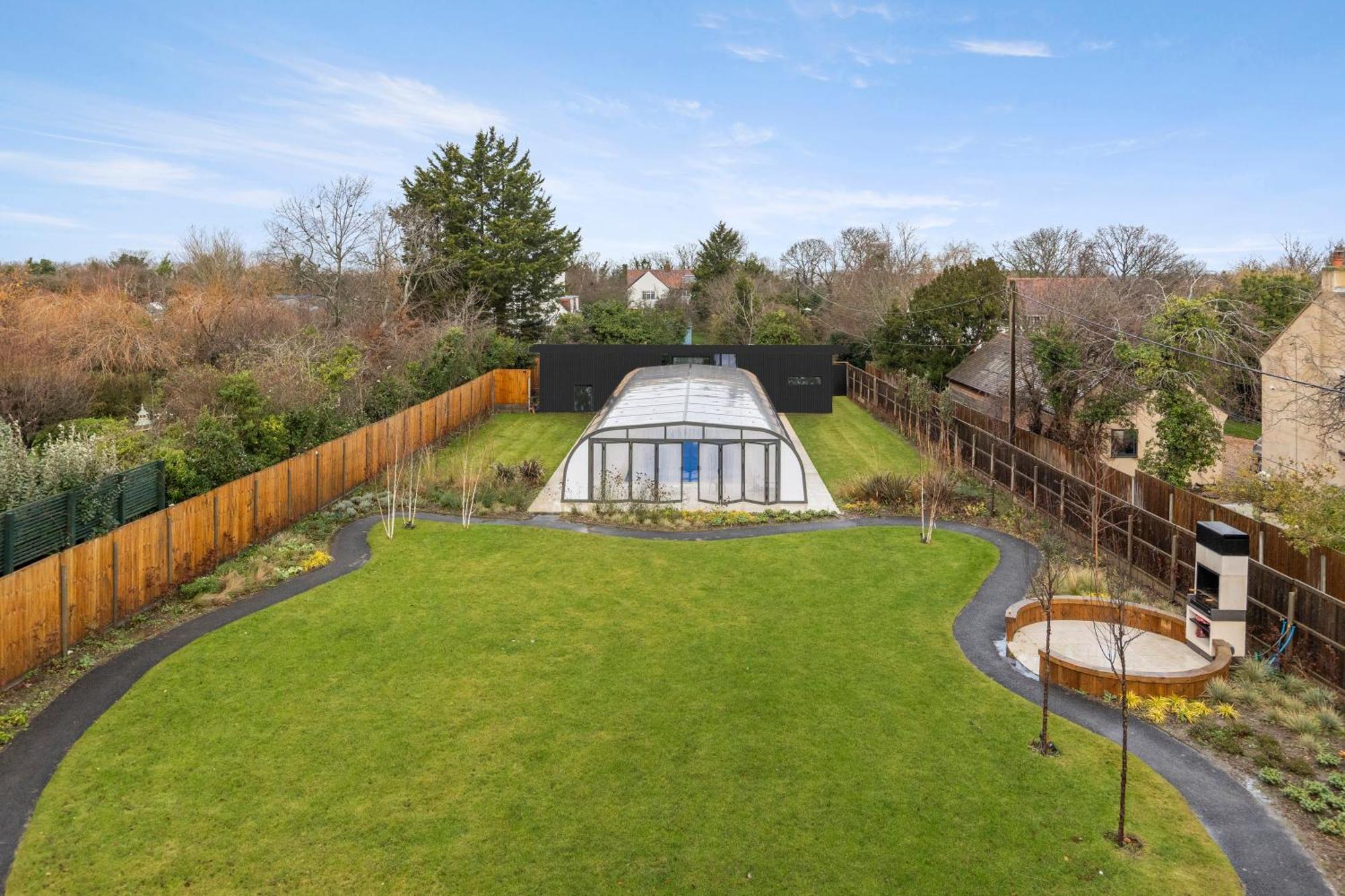Joy Lane Mansion, Luxe Stay, Poolside Fun & Comfort Holiday home *