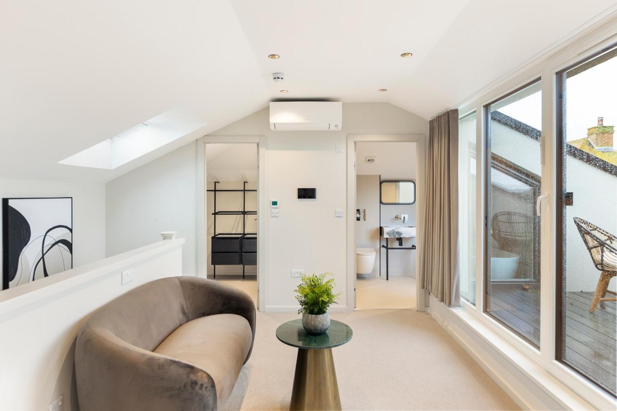 Joy Lane Mansion, Luxe Stay, Poolside Fun & Comfort Whitstable