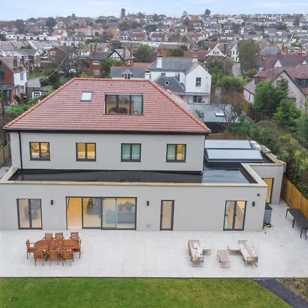 Joy Lane Mansion, Luxe Stay, Poolside Fun & Comfort Whitstable Exterior photo