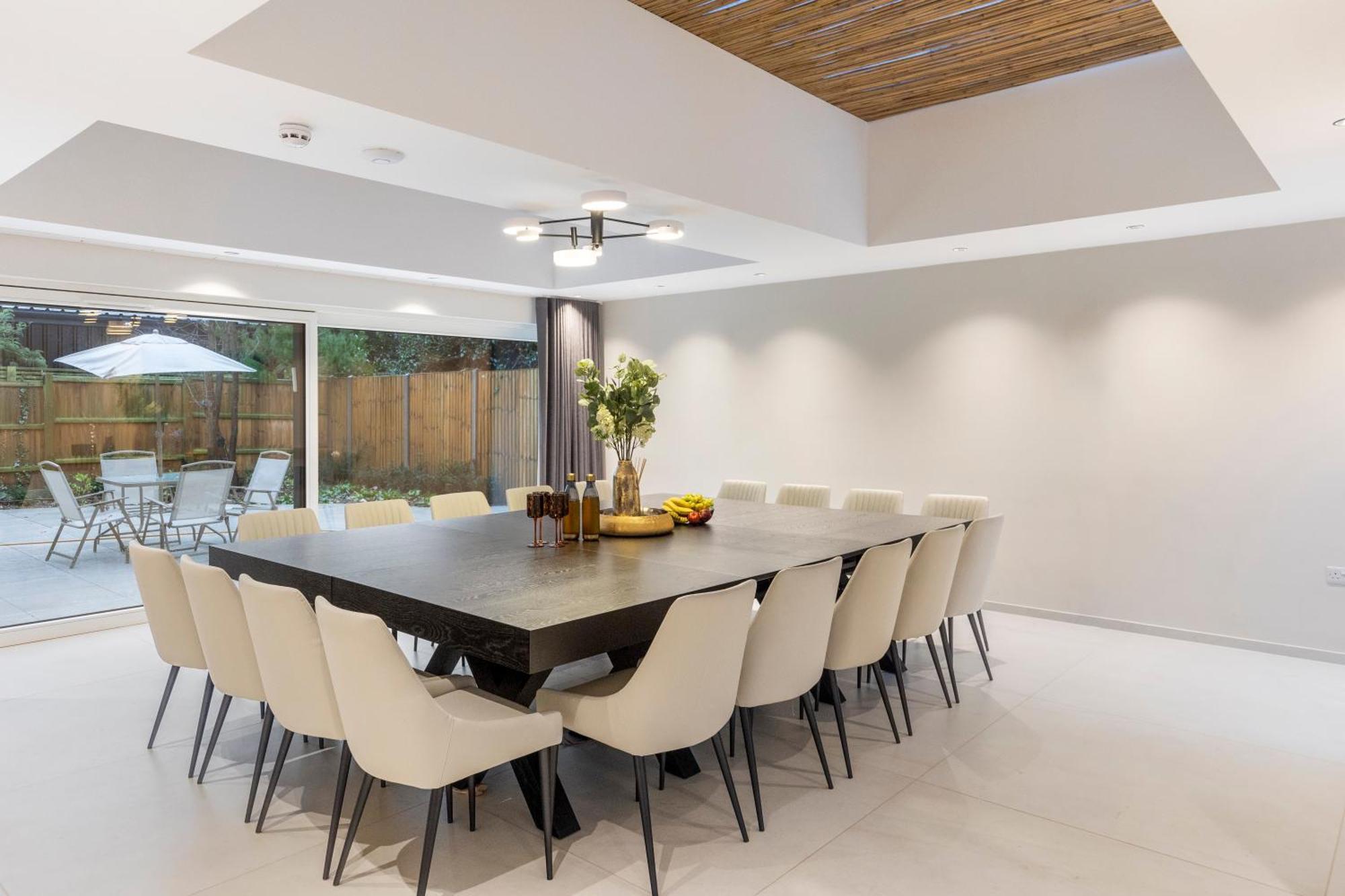 Holiday home Joy Lane Mansion, Luxe Stay, Poolside Fun & Comfort *