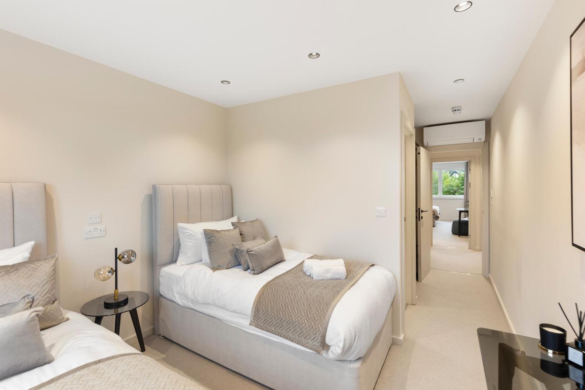 Holiday home Joy Lane Mansion, Luxe Stay, Poolside Fun & Comfort
