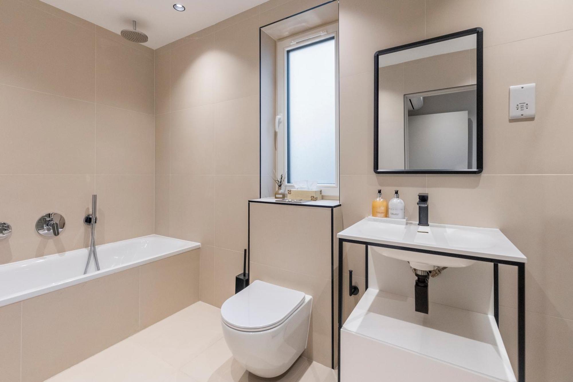 Holiday home Joy Lane Mansion, Luxe Stay, Poolside Fun & Comfort Whitstable