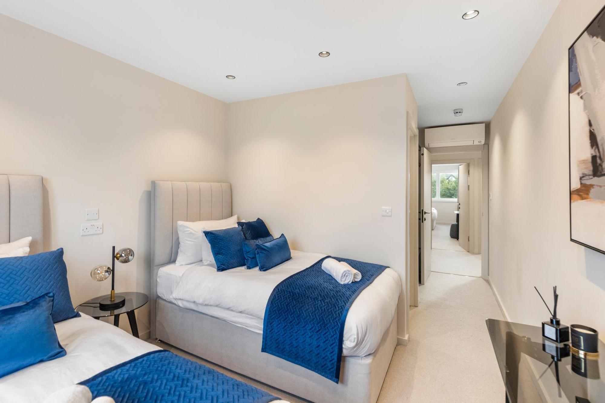 Joy Lane Mansion, Luxe Stay, Poolside Fun & Comfort